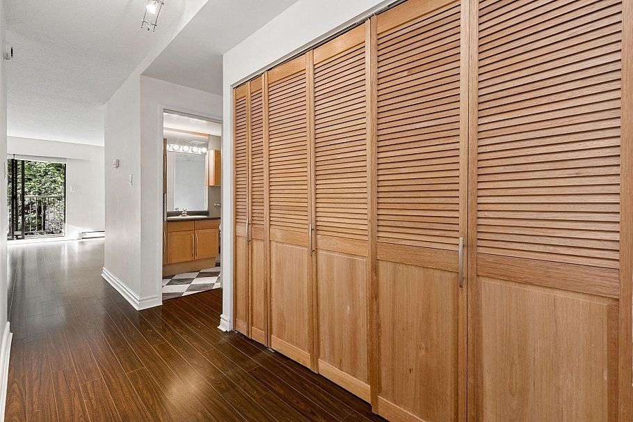 203 330 E 1st Street North Vancouver, BC - 14