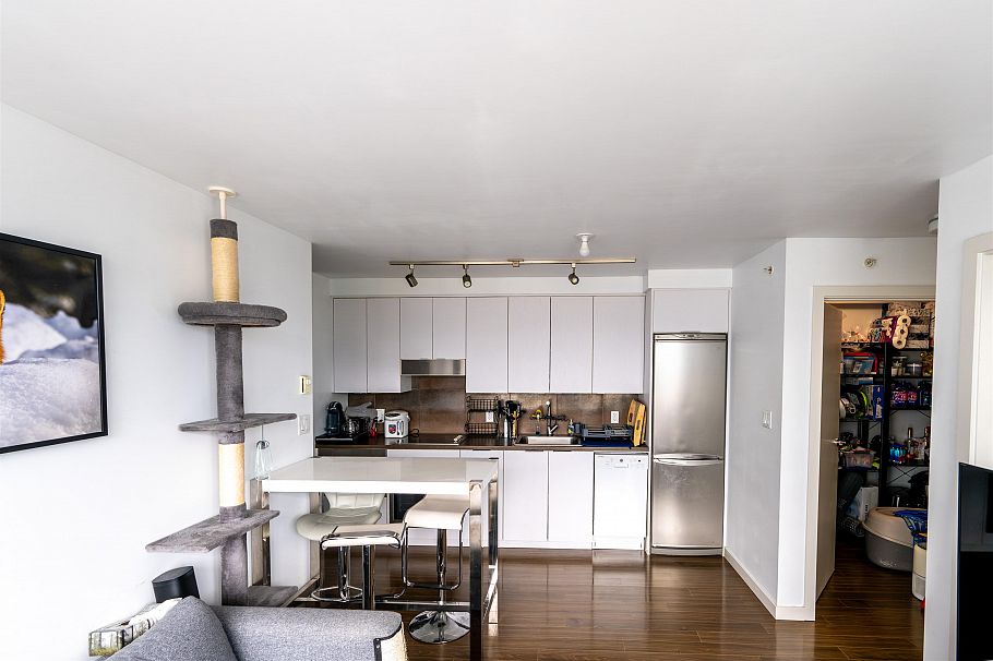 2301 161 W Georgia Street Vancouver, BC - 5