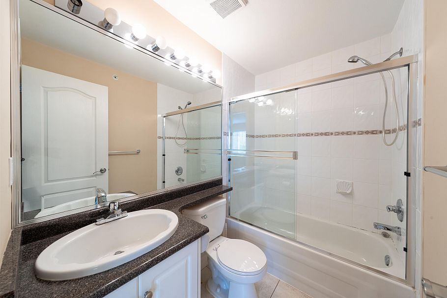 260 W 63rd Avenue Vancouver, BC - 27