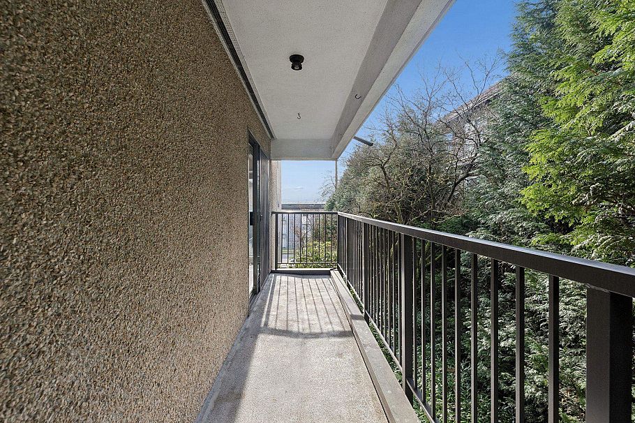 203 330 E 1st Street North Vancouver, BC - 25