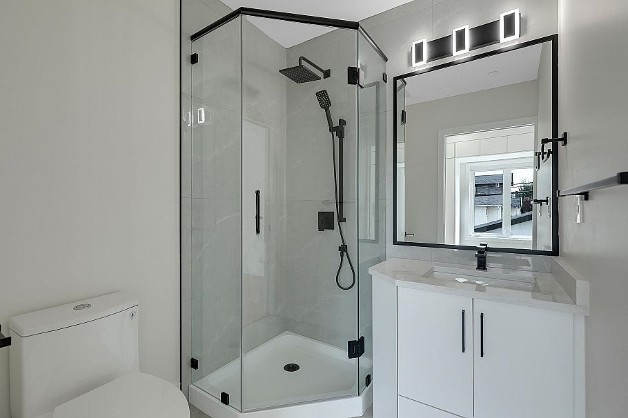 2 3695 E 26th Avenue Vancouver, BC - 28