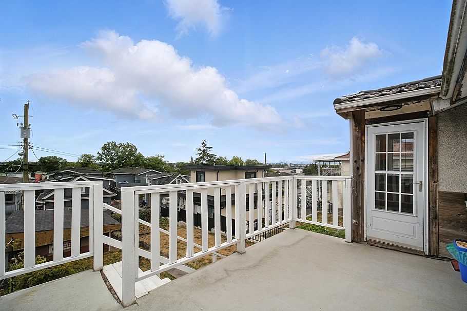 966 E 64th Avenue Vancouver, BC - 22