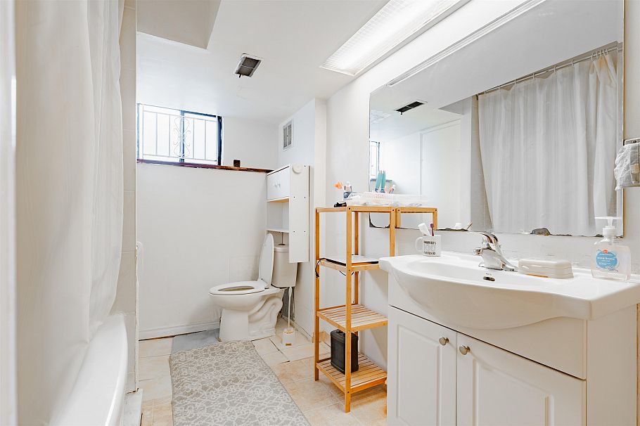 2630 E 1st Avenue Vancouver, BC - 7