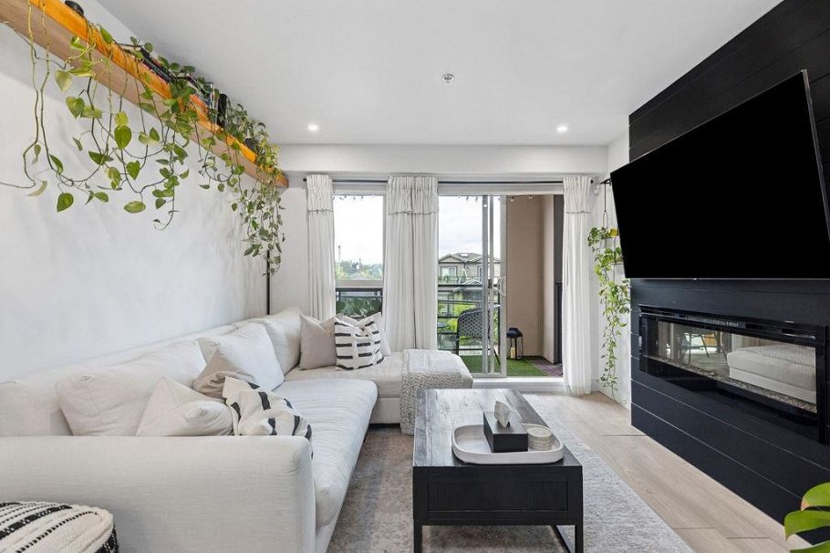 232 4550 Fraser Street Vancouver, BC - 4