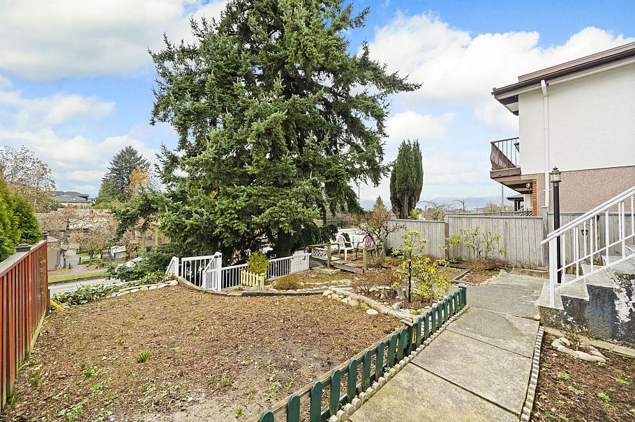 2168 Renfrew Street Vancouver, BC - 8