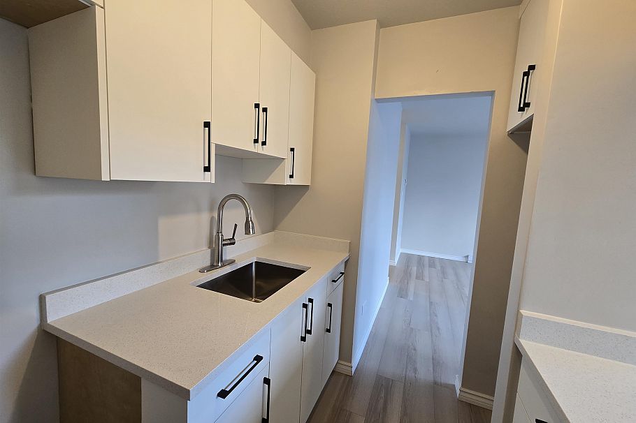 304 1219 Harwood Street Vancouver, BC - 6