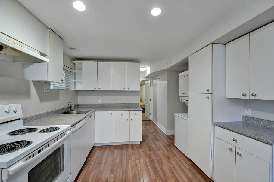 6805 Sherbrooke Street Vancouver, BC - 30