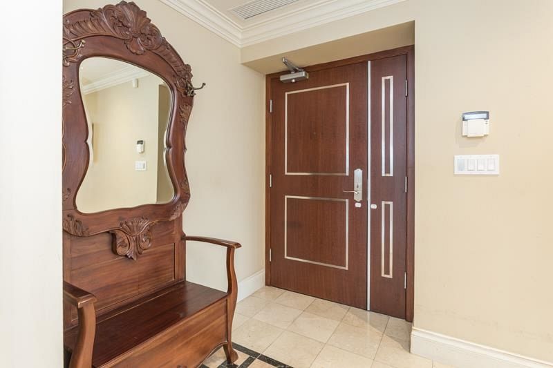 2005 1328 Marinaside Crescent Vancouver, BC - 2