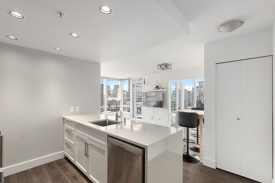 2710 928 Beatty Street Vancouver, BC - 10