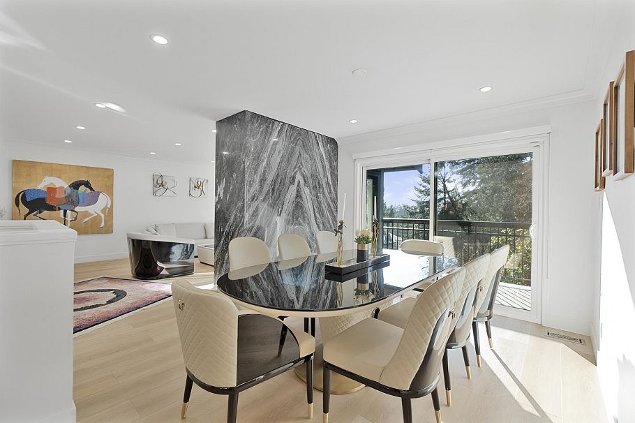 284 Montroyal Boulevard North Vancouver, BC - 10