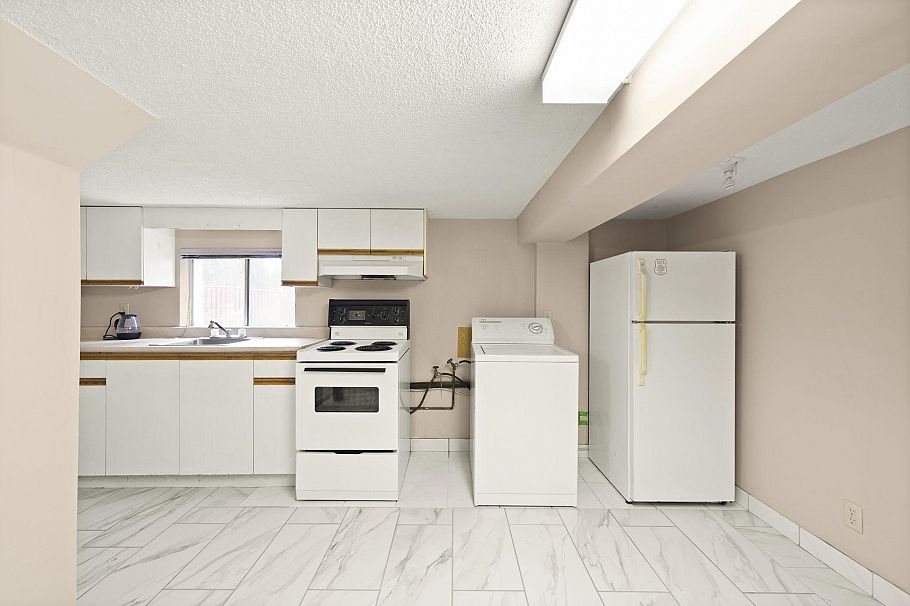 2168 Renfrew Street Vancouver, BC - 18