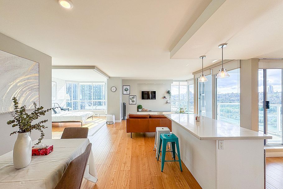 2207 1500 Howe Street Vancouver, BC - 10