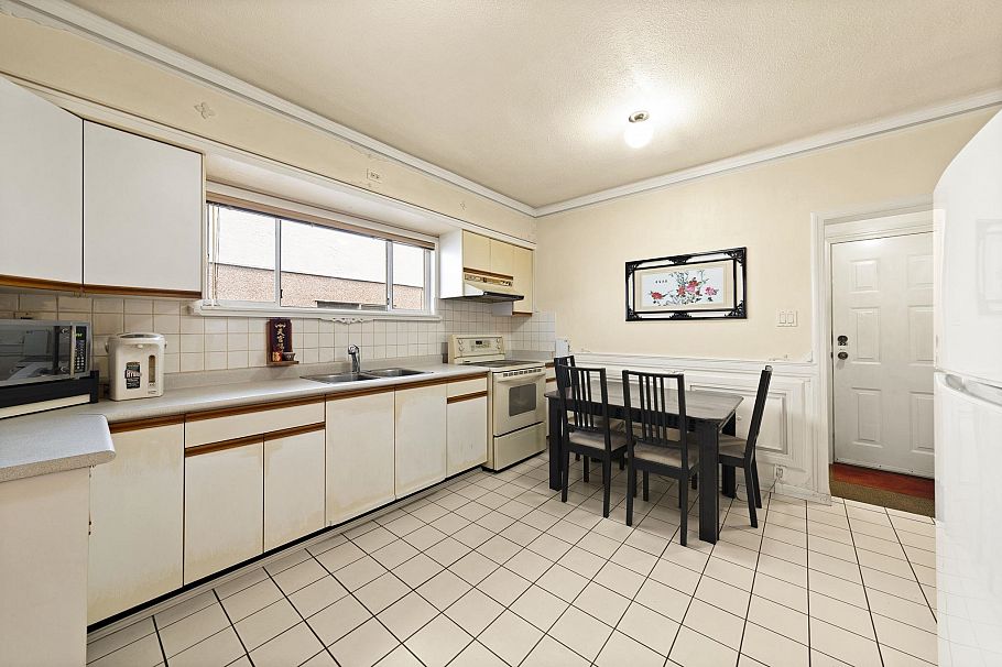 2168 Renfrew Street Vancouver, BC - 9