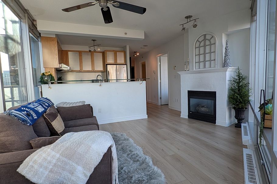 1202 1003 Burnaby Street Vancouver, BC - 12