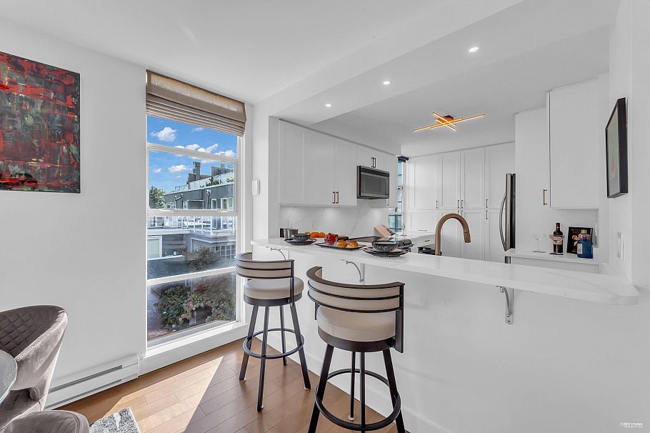 2243 Oak Street Vancouver, BC - 14