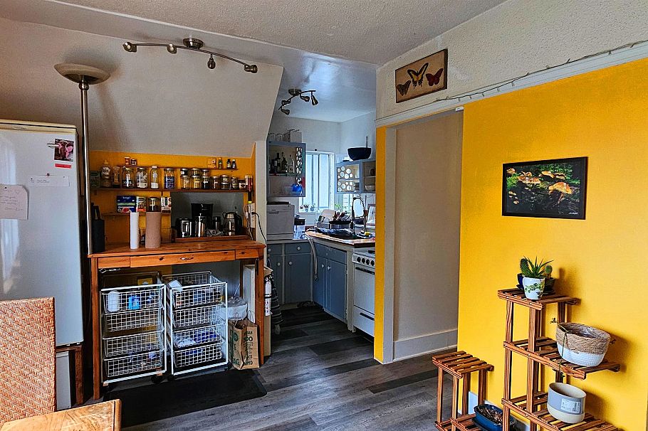 3161 W 6th Avenue Vancouver, BC - 13