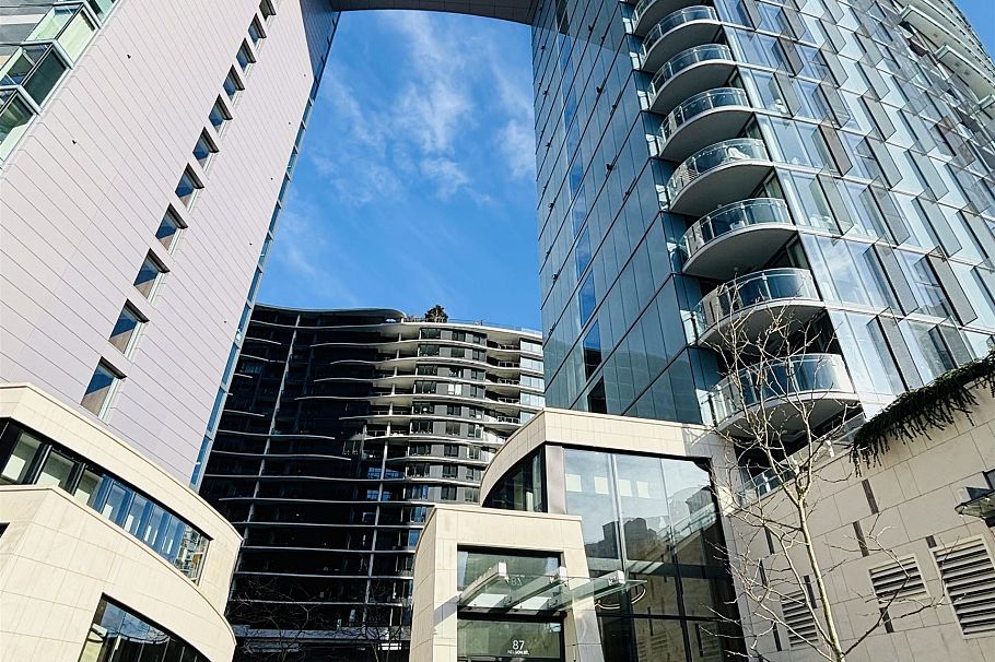 886 87 Nelson Street Vancouver, BC - 1