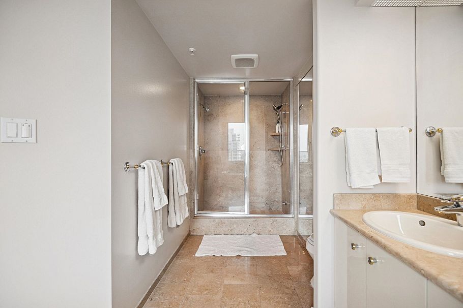 PH 3-4 1383 Howe Street Vancouver, BC - 13