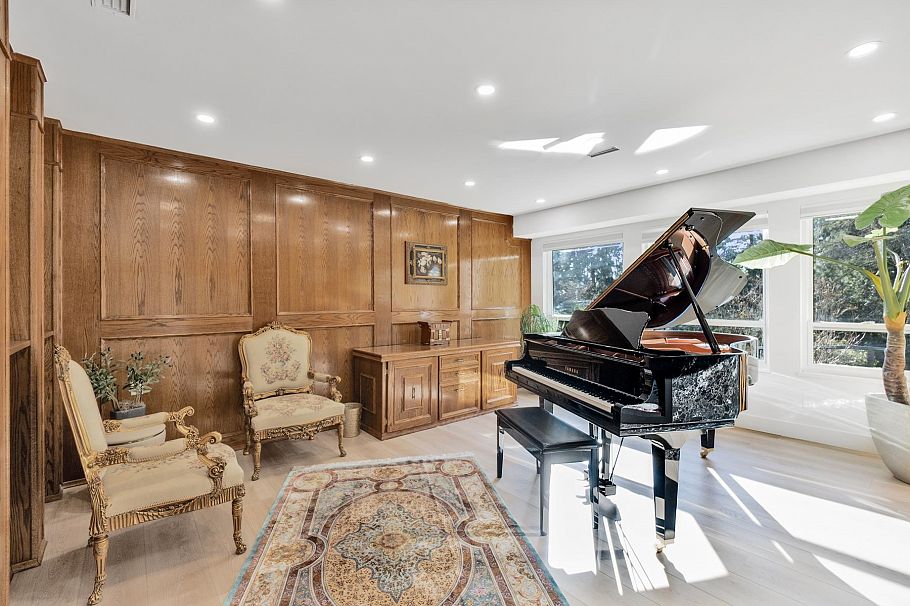 284 Montroyal Boulevard North Vancouver, BC - 3