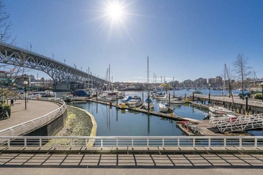 2207 1500 Howe Street Vancouver, BC - 4