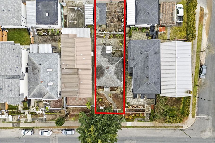 2168 Renfrew Street Vancouver, BC - 32