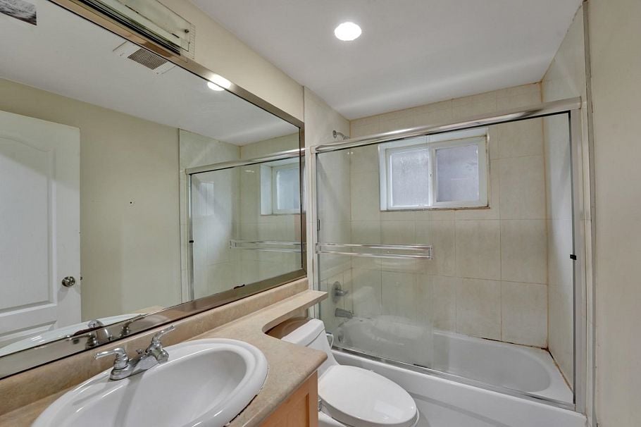 6805 Sherbrooke Street Vancouver, BC - 25