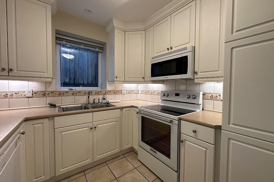 35X W 14TH AVENUE, Vancouver BC V5Y 1X4 Vancouver, BC - 1