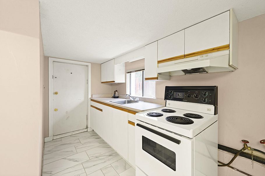 2168 Renfrew Street Vancouver, BC - 19