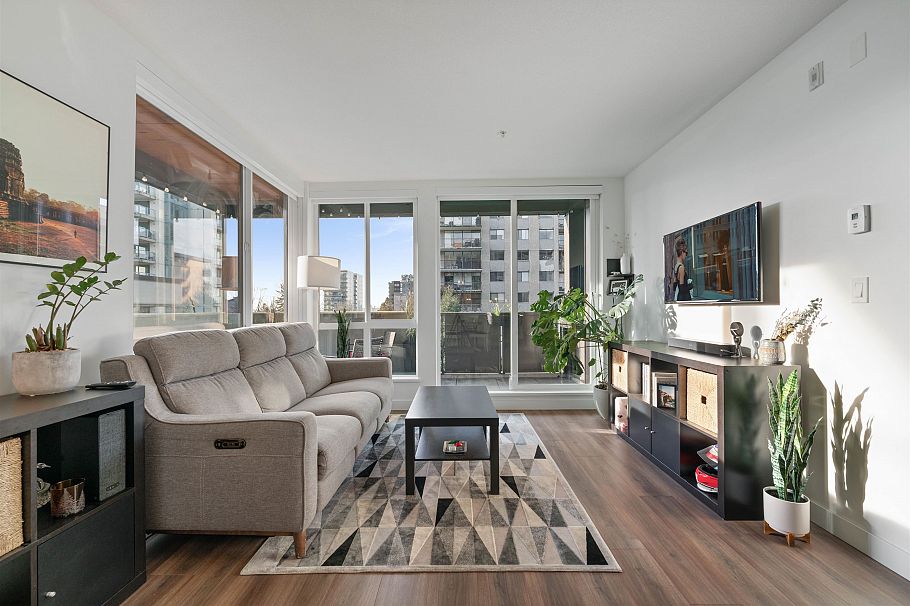 201 108 E 8th Street North Vancouver, BC - 3