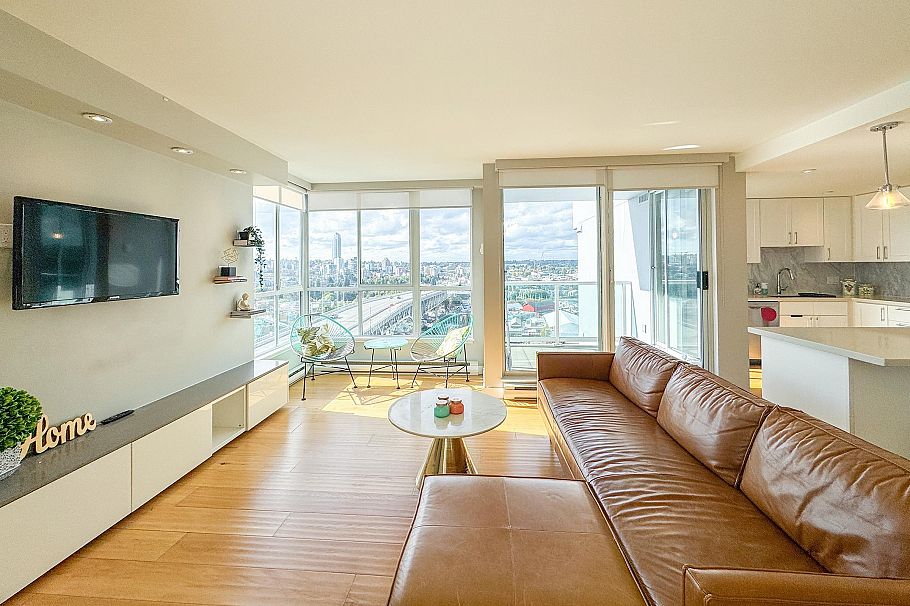 2207 1500 Howe Street Vancouver, BC - 12