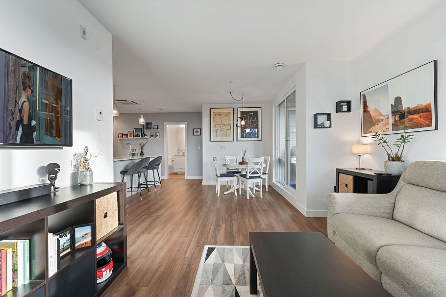 201 108 E 8th Street North Vancouver, BC - 2