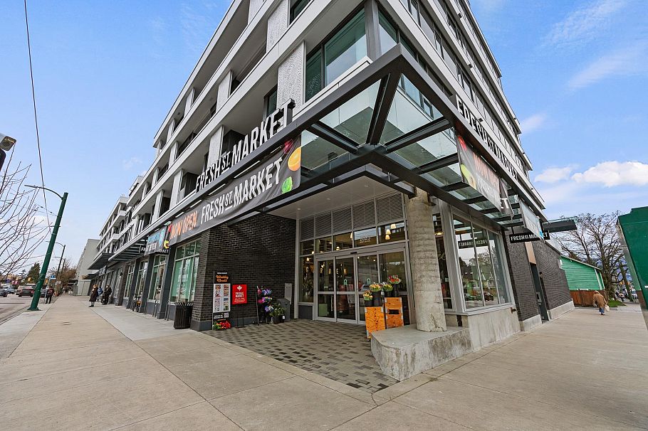 220 1981 Macdonald Street Vancouver, BC - 2