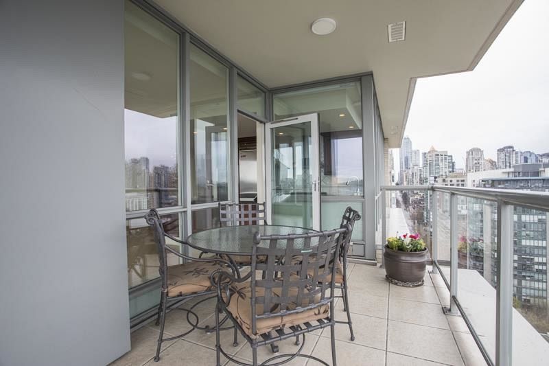 2005 1328 Marinaside Crescent Vancouver, BC - 23