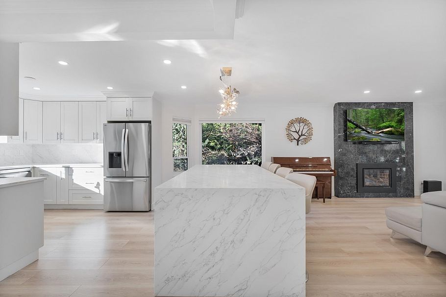 284 Montroyal Boulevard North Vancouver, BC - 12