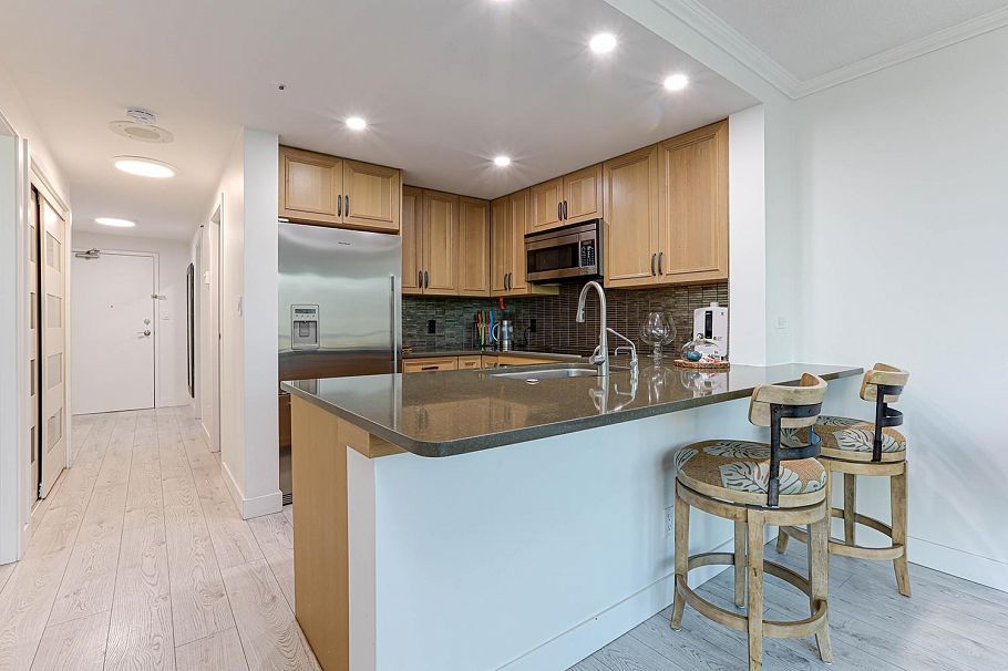 702 588 Broughton Street Vancouver, BC - 4