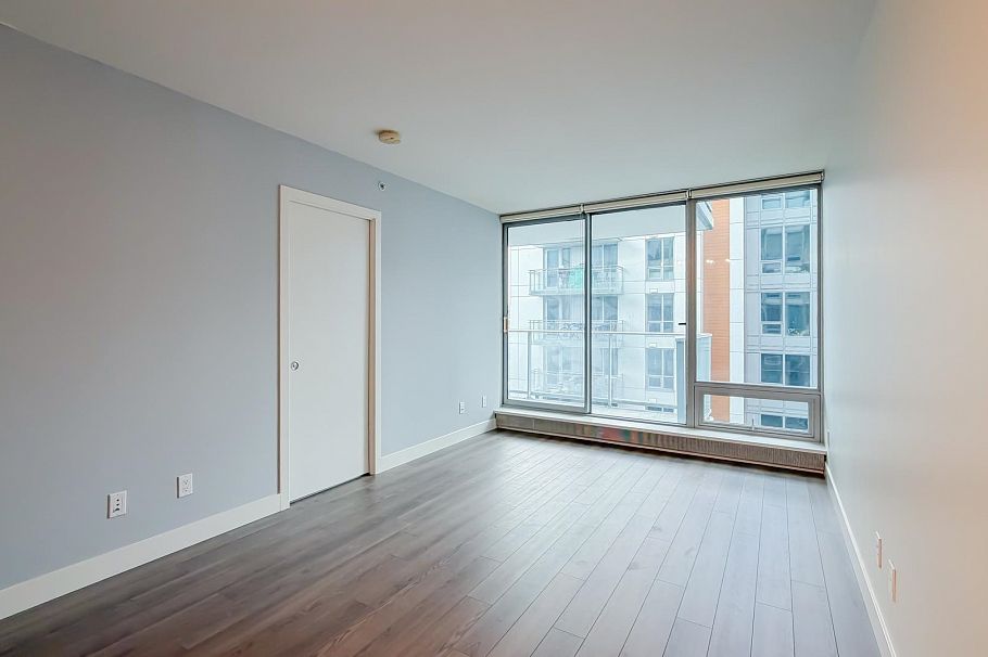 203 8031 Nunavut Lane Vancouver, BC - 5