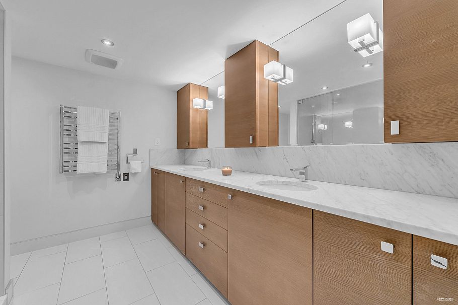 2243 Oak Street Vancouver, BC - 30