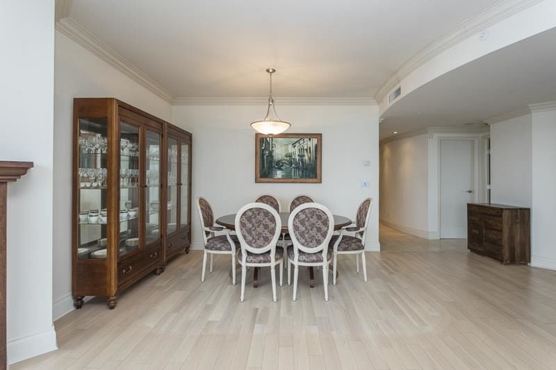 2005 1328 Marinaside Crescent Vancouver, BC - 8