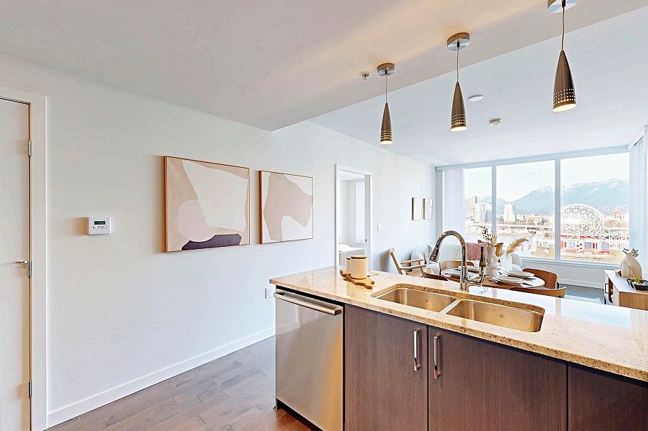 1207 1708 Ontario Street Vancouver, BC - 2