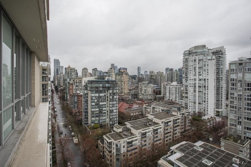 2005 1328 Marinaside Crescent Vancouver, BC - 26