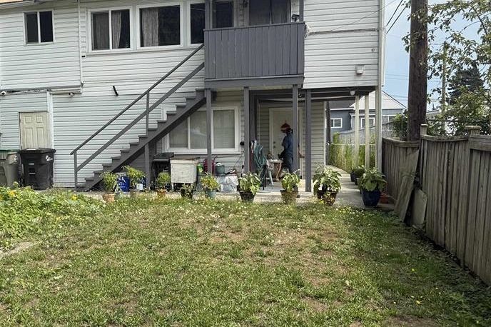 8125 St. George Street Vancouver, BC - 4