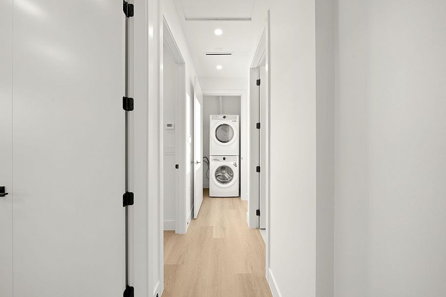 1 1278 E 63rd Avenue Vancouver, BC - 25