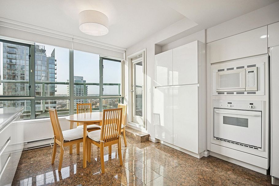 PH 3-4 1383 Howe Street Vancouver, BC - 6