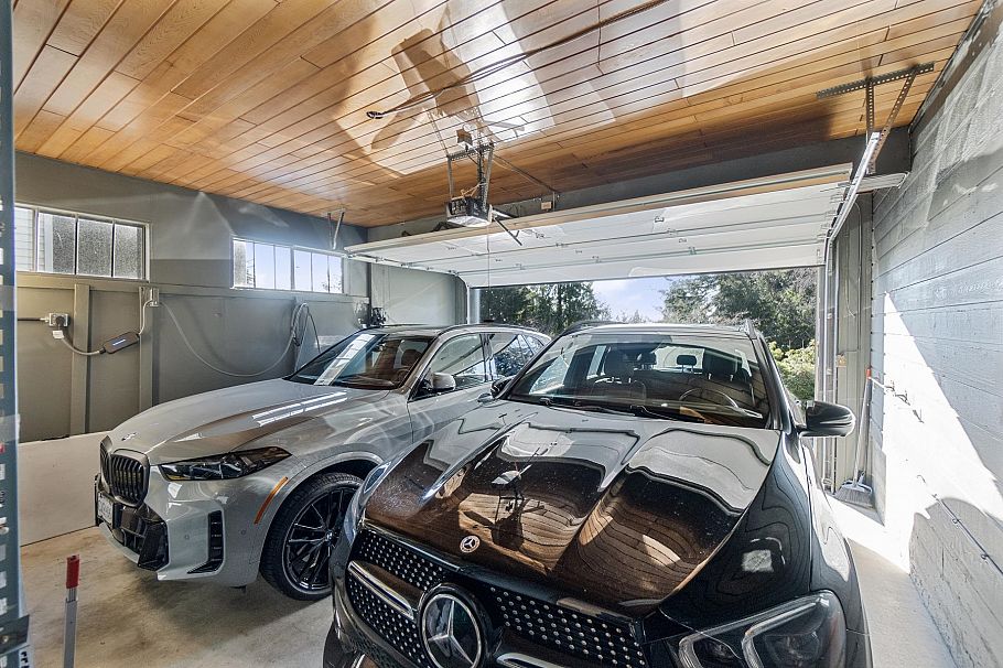 284 Montroyal Boulevard North Vancouver, BC - 37