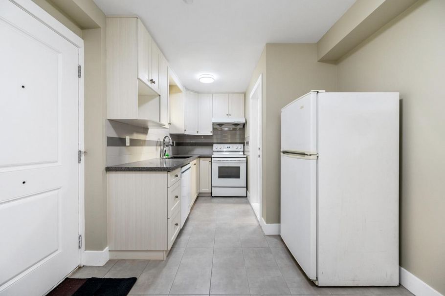 5828 Quebec Street Vancouver, BC - 26