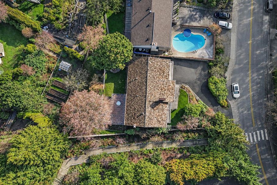 284 Montroyal Boulevard North Vancouver, BC - 38