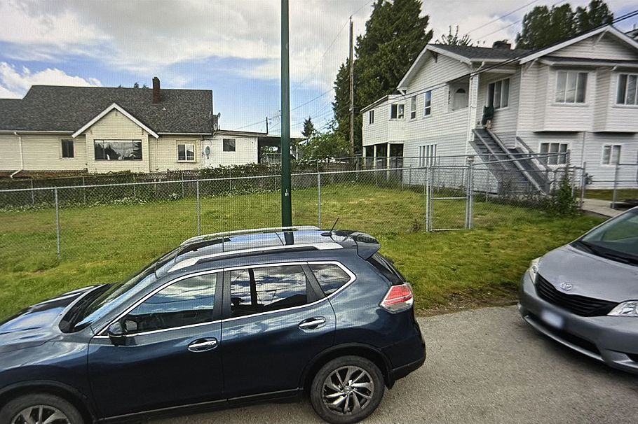 8125 St. George Street Vancouver, BC - 2