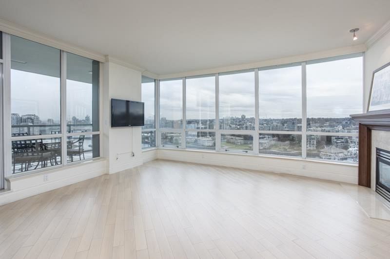 2005 1328 Marinaside Crescent Vancouver, BC - 4