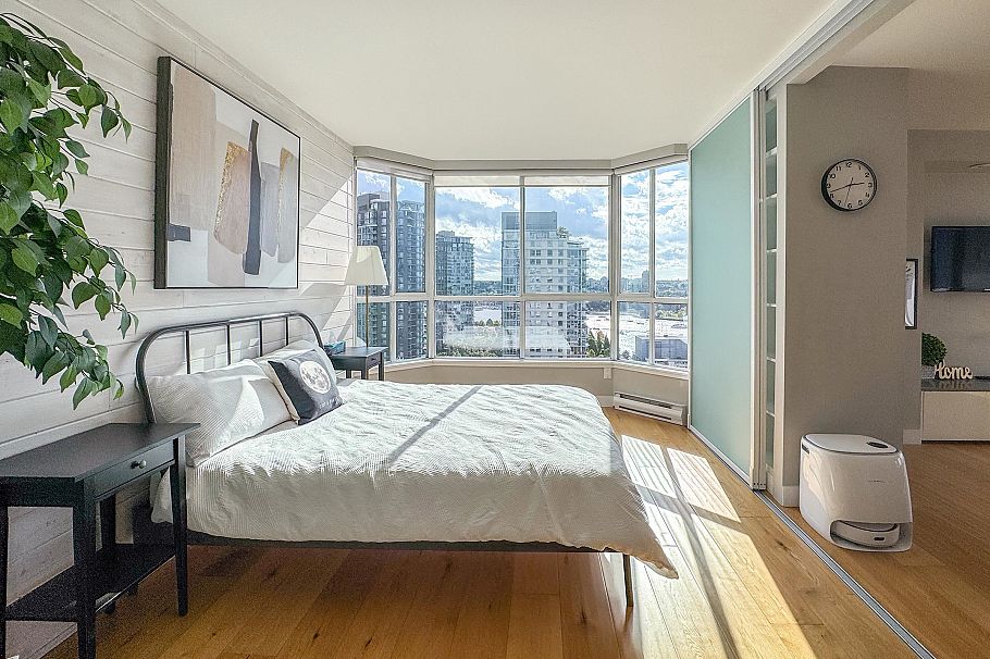 2207 1500 Howe Street Vancouver, BC - 21