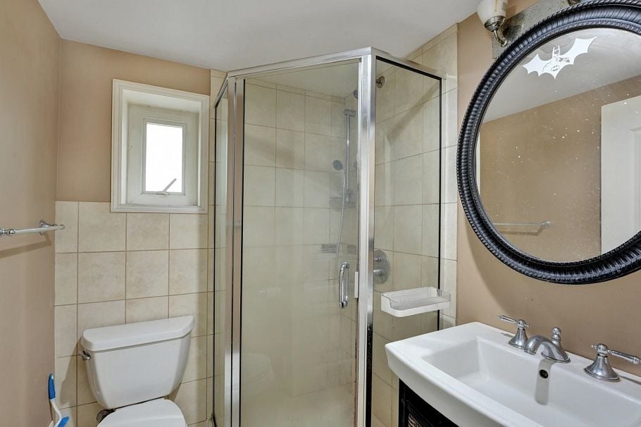 6805 Sherbrooke Street Vancouver, BC - 31